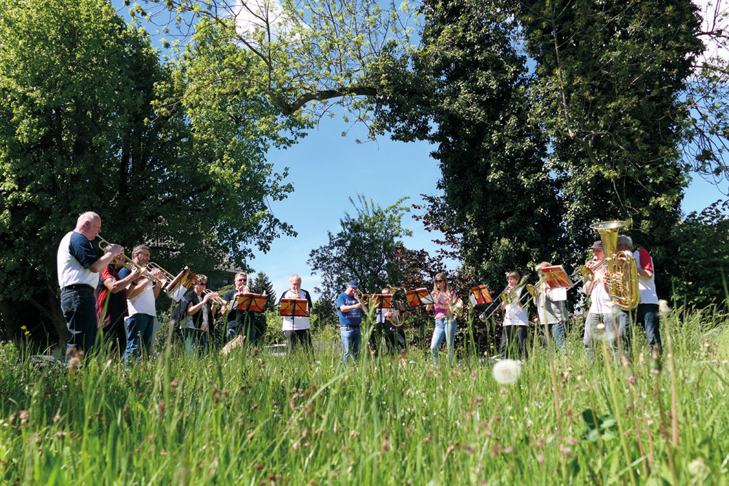 Blasmusik im Kirchgarten