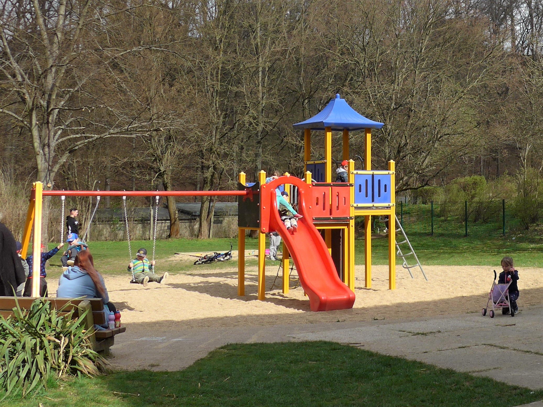 Spielplatz in Thurm mit 5 Bänke, Spielgerät „Havel“, Sandkasten, Federwipptier, Wippe